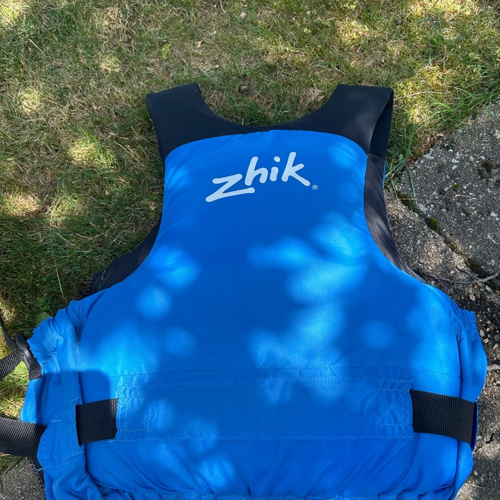 Zhik adult large PDF intended use :sailing